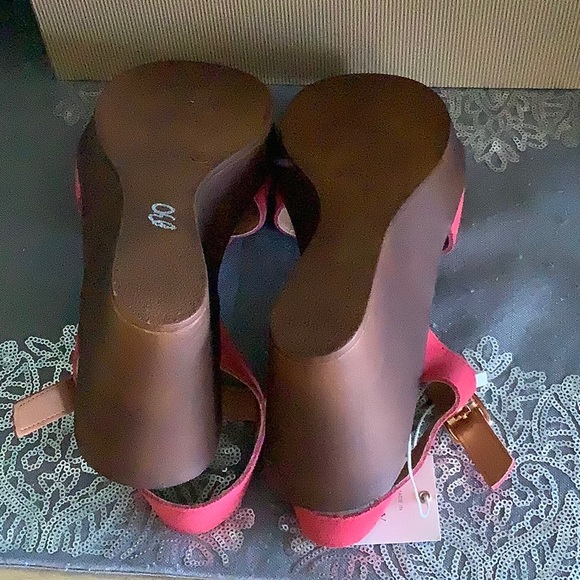 Box 25. BNIB MARIELLA CORAL SANDAL Flower Designed Size 9 - Picture 6 of 8